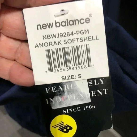 New Balance Anorak Soft Shell Wind/water resistant,hood,fleece lined,stretch - Picture 9 of 14